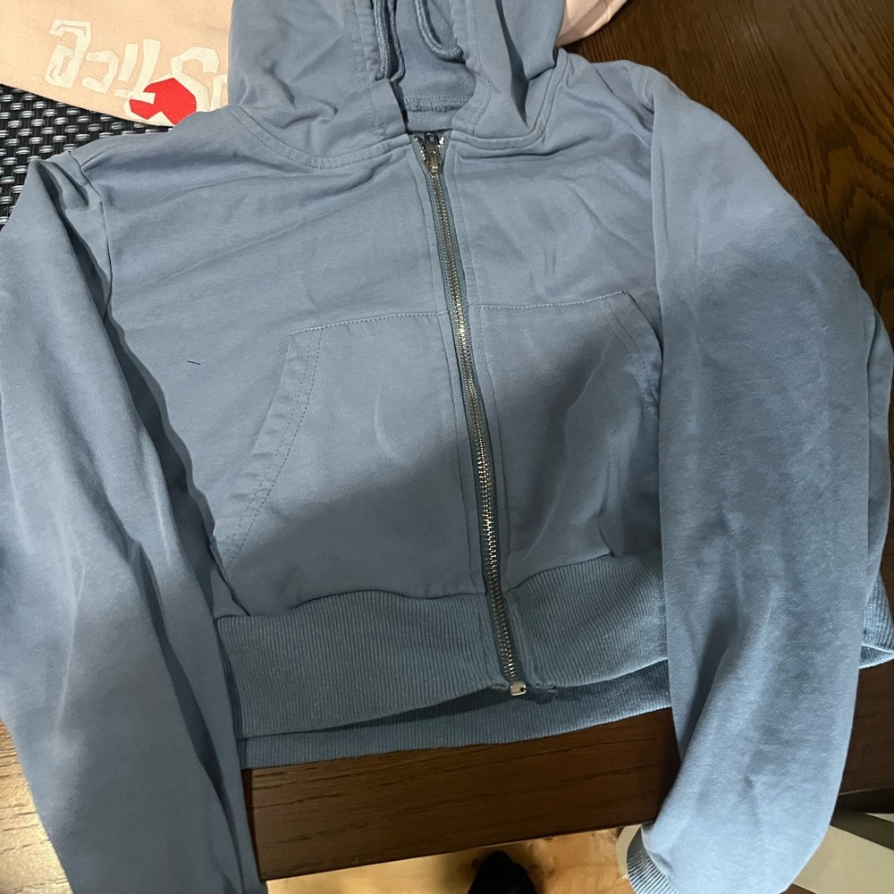Women’s cropped zip up